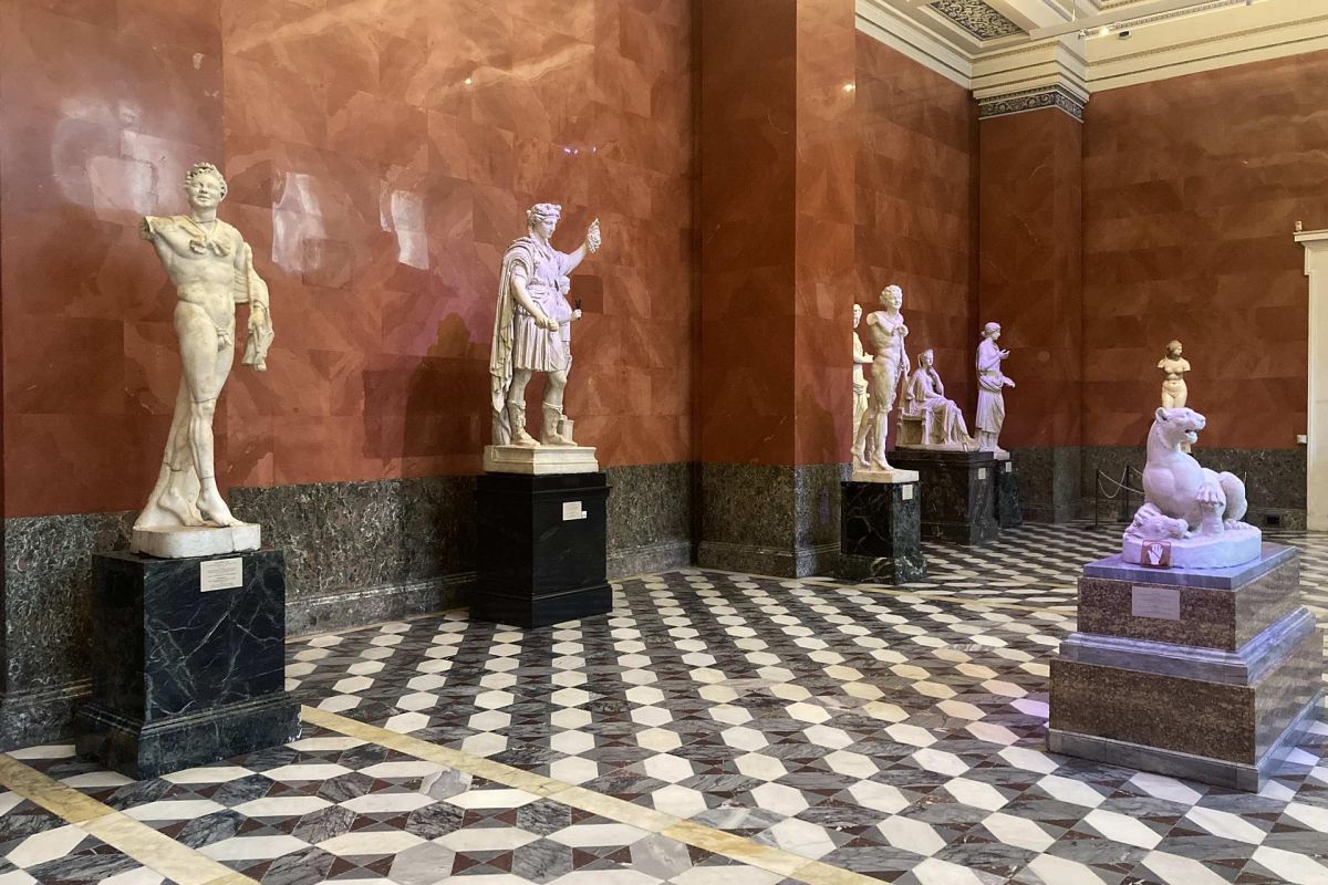 Эрмитаж до открытия с персональным гидом (VIP-экскурсия)