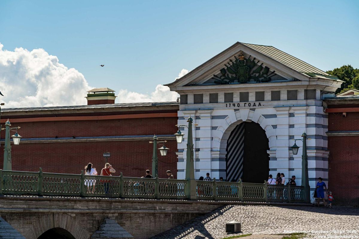 Обзорная экскурсия + Петропавловская крепость