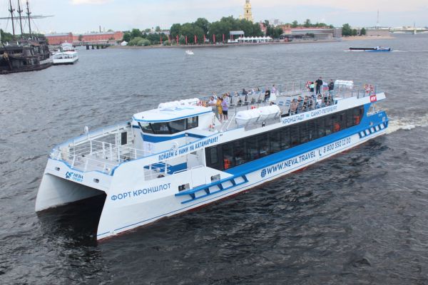 Скоростной катамаран из Санкт-Петербурга в Кронштадт